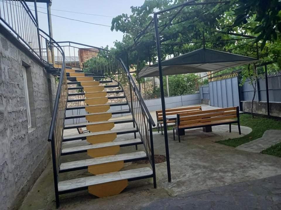 Guest House Fazisi คูทายสิ ภายนอก รูปภาพ