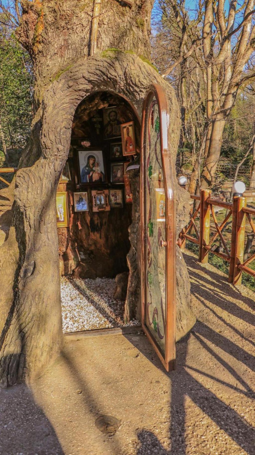 Guest House Fazisi คูทายสิ ภายนอก รูปภาพ