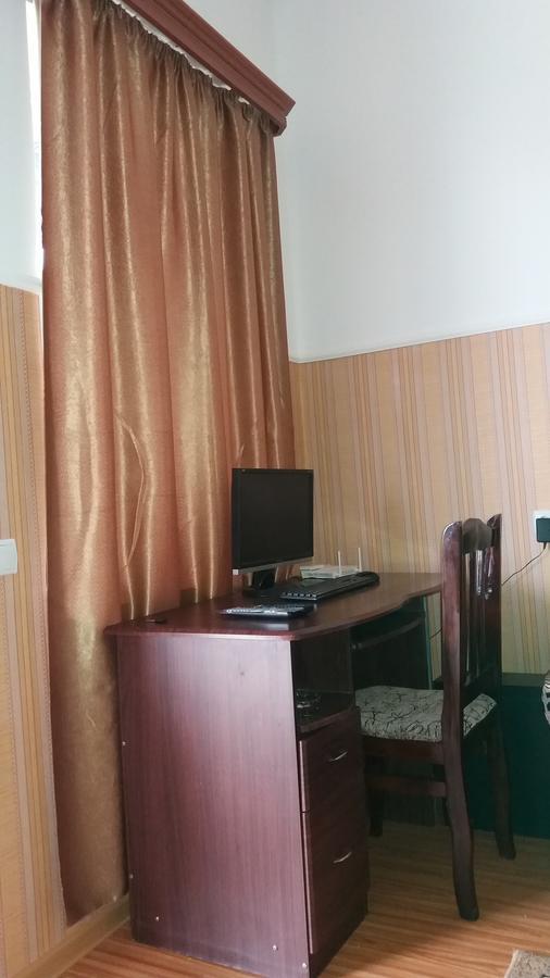 Guest House Fazisi คูทายสิ ภายนอก รูปภาพ