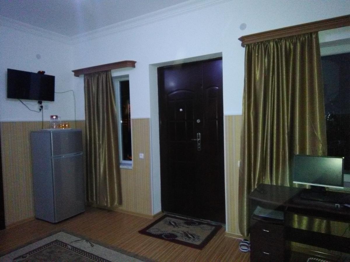 Guest House Fazisi คูทายสิ ภายนอก รูปภาพ
