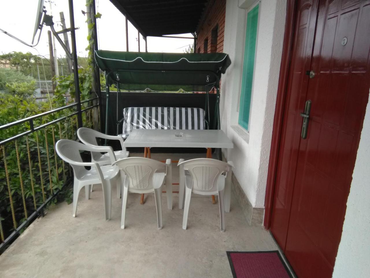 Guest House Fazisi คูทายสิ ภายนอก รูปภาพ